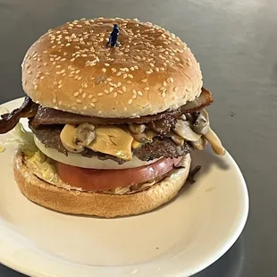 Bacon Cheese Burger w/ Grilled Mushrooms