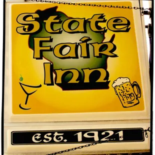 the sign for the restaurant