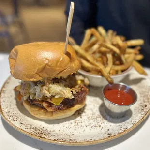 Hamburger &amp; fries