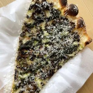 Mushroom pesto pizza