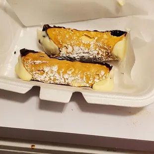 Cannolis!