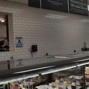 Can't build your cake it's an old sign. Poor people. I asked the management if they could take the sign down since it's not applicable