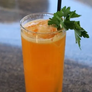 I Can See Clearly Now | carrot juice | lemon-sour | Italian parsley | gin | ginger