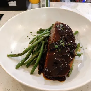 Meatloaf with green beans and mashed potatoes