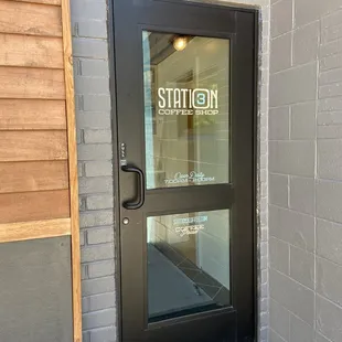 Entrance with business hours