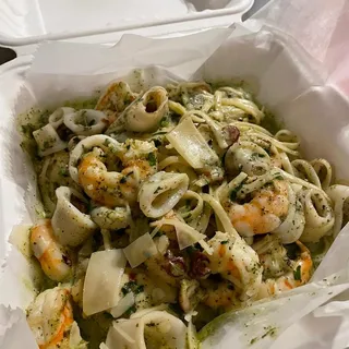 Spicy Linguini Del Mar (ask for non-spicy)