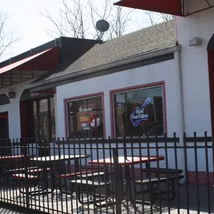 a view of the outside of a restaurant