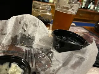 Mojos Bar & Grille