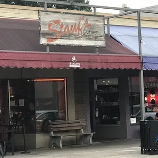 the outside of a restaurant