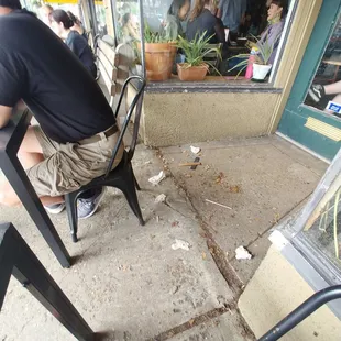 The insect world loves this place. More flies around the tables than the overflowing trash cans.