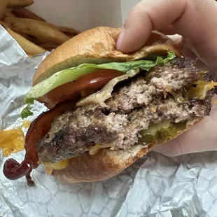 Delicious burger and great fries!!!