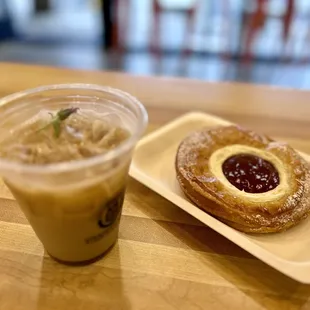 Lunch, brunch, breakfast, coffee shop, cafe, pastries, cold brew