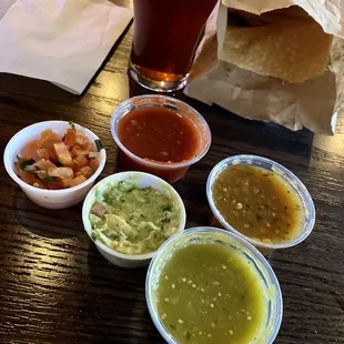 Enjoying a nice Red Ale with some Mexican food from next door. Great atmosphere!!