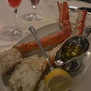 Whole Jumbo Alaskan King Crab Legs**