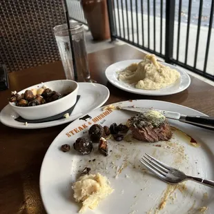 A lot of food lol. Filet, potatoes, mushrooms.