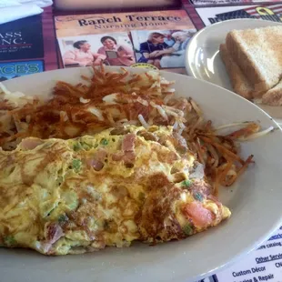 Western omelet for hubby. Mine is veggie and add ham. Yum!!!