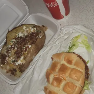 Papa asada y hamburguesa Doble carne