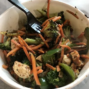a bowl of broccoli and carrots