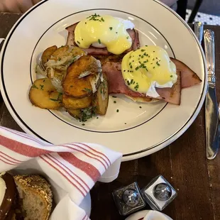 Eggs Benedict