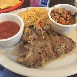 No grill marks or sear on this medium rare t bone steak. Very tough. Very disappointed with this place calling itself a steakhouse.