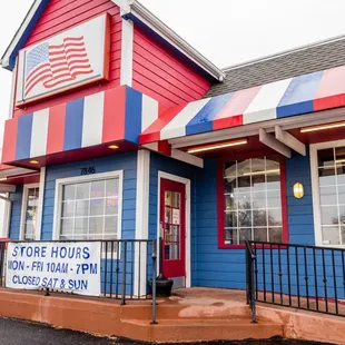the outside of a restaurant