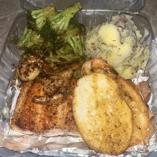 Salmon &amp; Shrimp w/ broccoli, cajun potatoes &amp; garlic bread