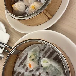 Vegetable Spring Rolls (4)