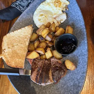 dry medium rare streak &amp; eggs w texans toast