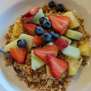 Granola, Fruit &amp; Yogurt Bowl