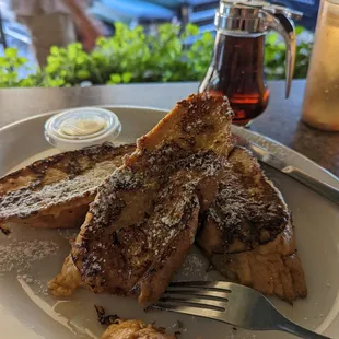 French toast was fabulous. The latte was just ok.