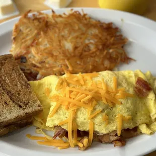 Bacon omelette was delicious and the hash browns were the perfect crispness!