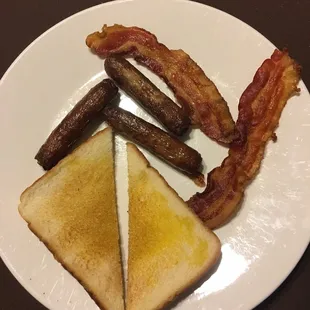 Bacon, sausage links, &amp; toast w/butter
