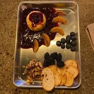 a tray of fruit and crackers