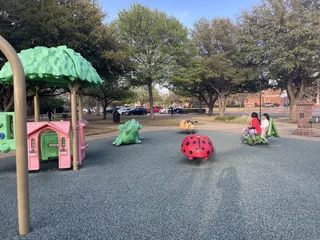 Les Lacs Linear Park