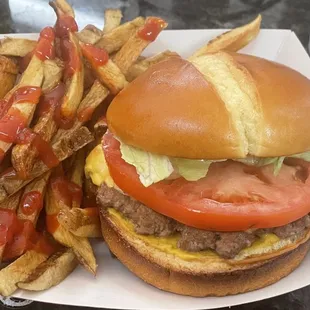 Cheeseburger with fries
