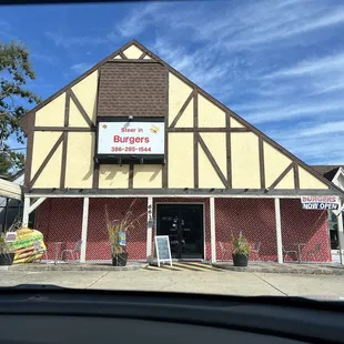 the outside of a restaurant