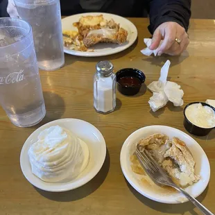 The only thing on the buffet that I got that was hot! Was the peach cobbler!