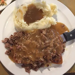 Hot beef with mashed potatoes