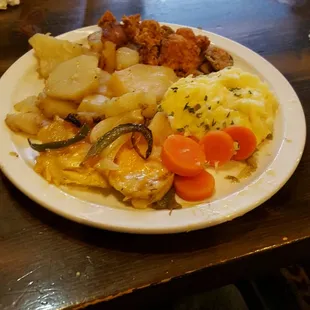 Jalapeno chicken, south west chicken, mashed and baked potatoes with carrots from the buffet. Super tasty!