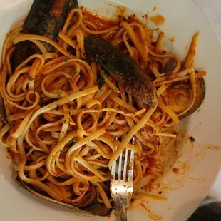 Mussels and linguini with fra Diavlo sauce. It was spicy delicious.