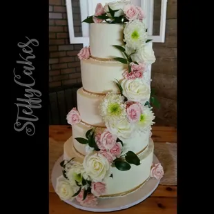 5-Tier Wedding Cake with Fresh Flowers