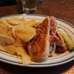 Cuban sandwich w/ chips