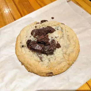 Chunky brownie cookie was a nice treat before the show.