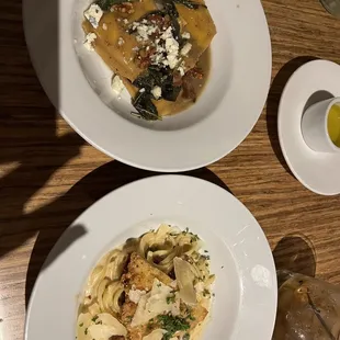 Pumpkin Raviolia and Chicken Scallopini split entrees. The garlic red chili cream sauce is outstanding.