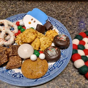 My Christmas Bunter Teller with help of Stellas. Pine nut almond cookies the star.