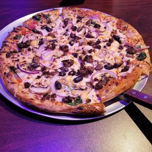 Veggie Pizza with Meatballs added