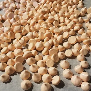 Orange cointreau meringue kisses.  We can customize colors &amp; flavors to your wedding, quinceñera, or party
