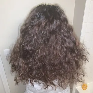 This is what you get walking out of a salon school from an amateur stylist NOT a 5 star salon.