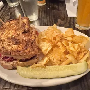 Reuben with chips
