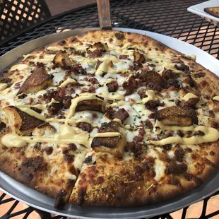 Beer Cheeseburger Pizza
